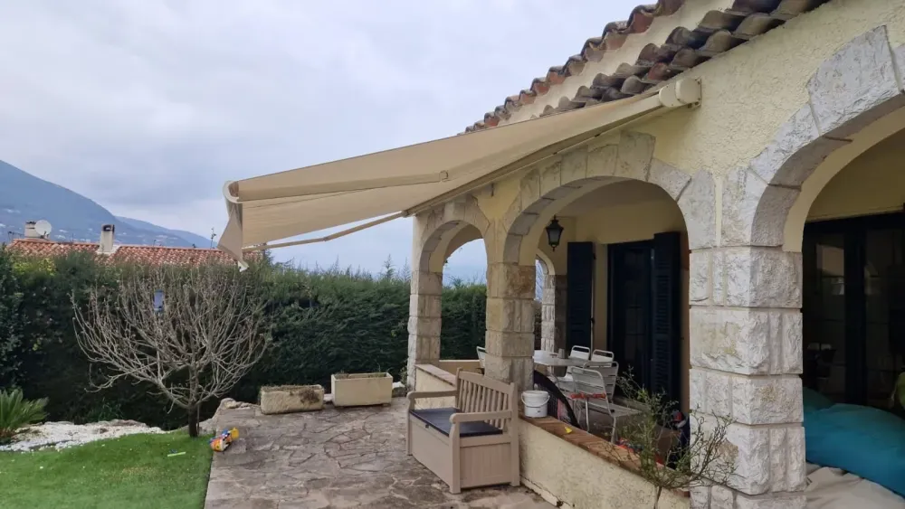 Changement stores bannes à Puget sur Argens